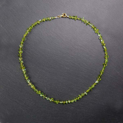 Peridot - Kette mit Vergoldeten Zwischenperlen